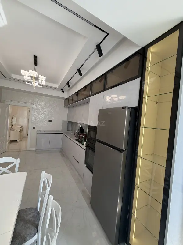Kirayə verilir 3 otaqlı mənzil 120 m²