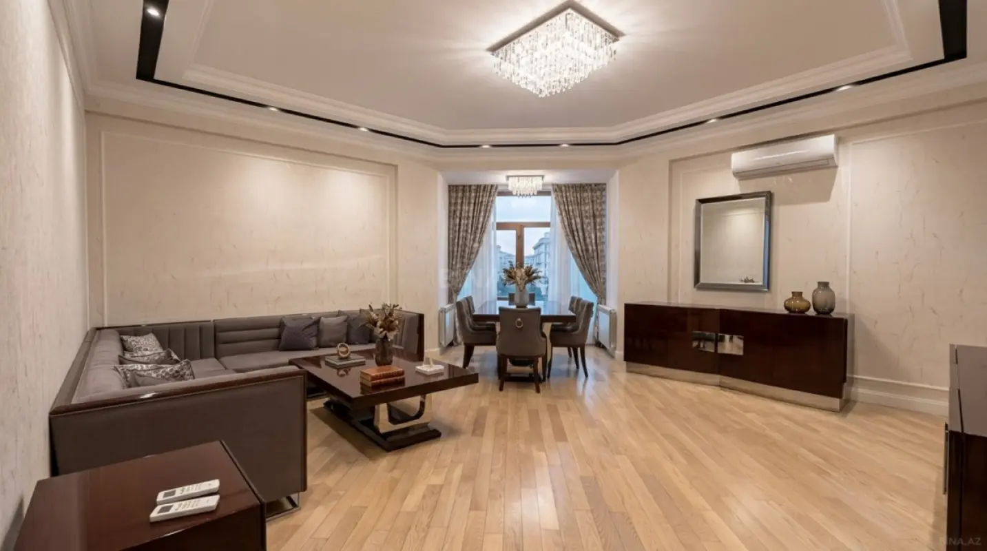 Satılır 2 otaqlı mənzil 119 m²
