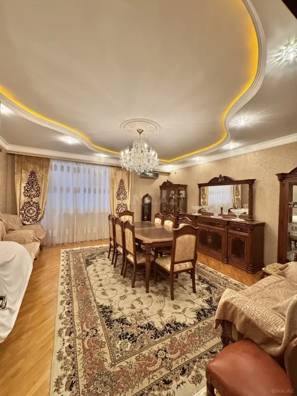 Satılır 4 otaqlı mənzil 146 m²