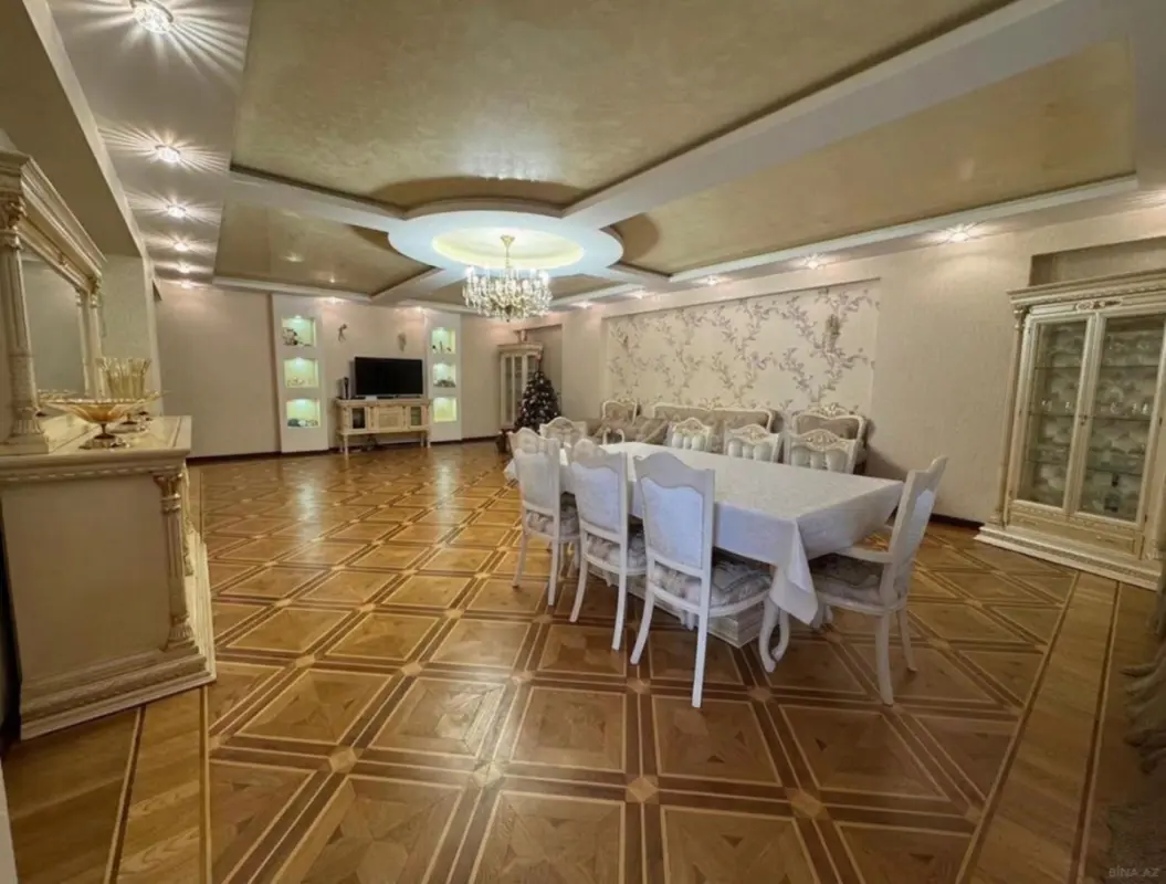 Satılır 4 otaqlı mənzil 247 m²