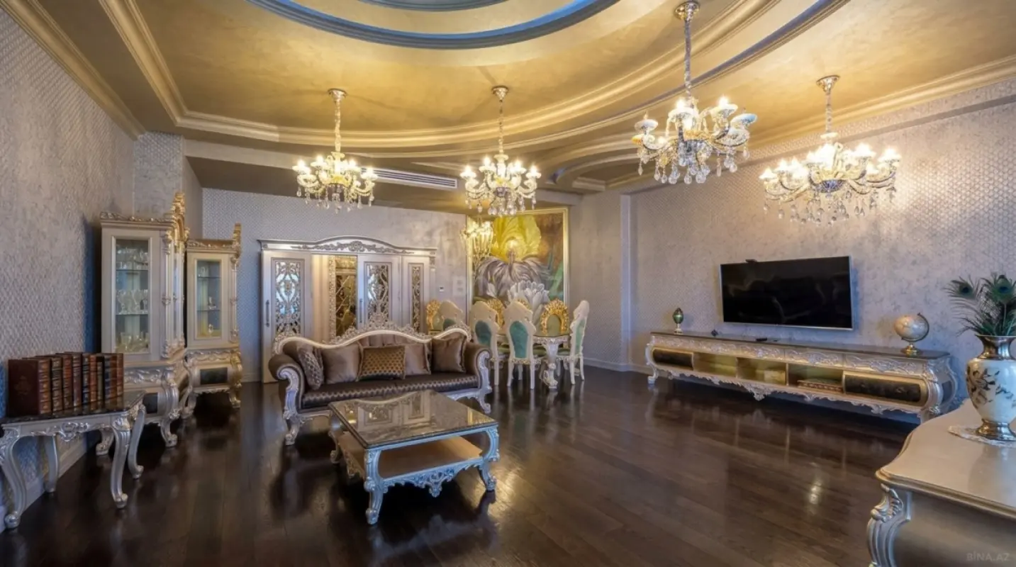 Satılır 4 otaqlı mənzil 244 m²