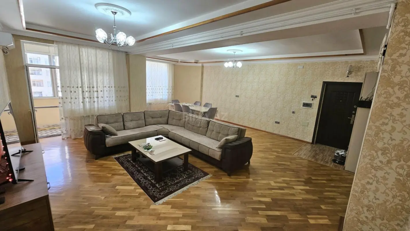 Satılır 3 otaqlı mənzil 130 m²