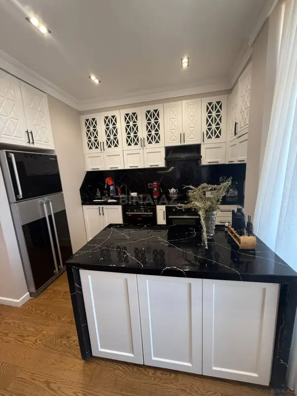 Satılır 3 otaqlı mənzil 126 m²