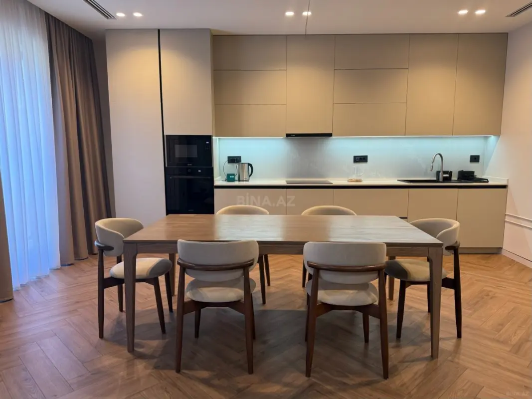 Satılır 4 otaqlı mənzil 148.6 m²
