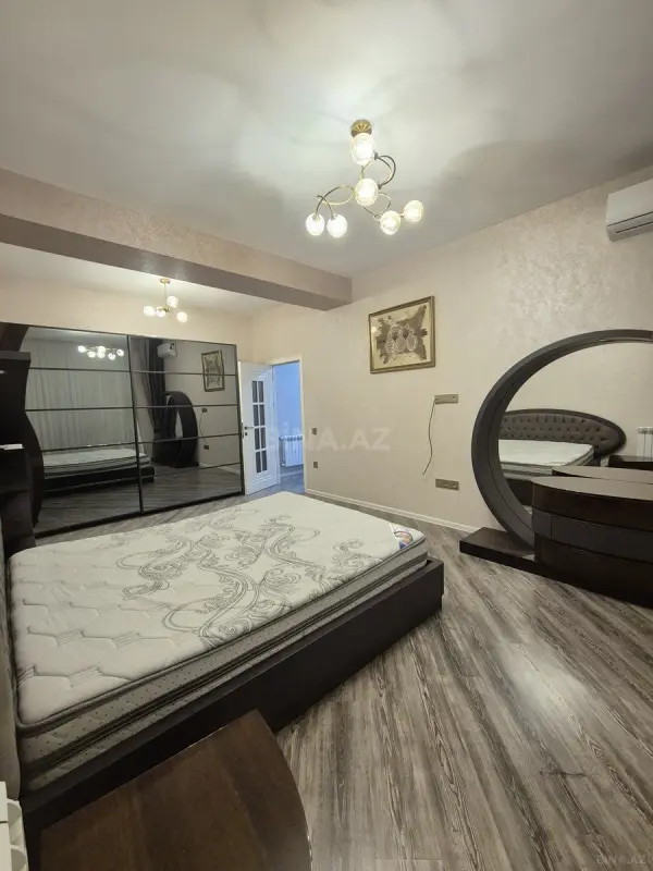 Satılır 2 otaqlı mənzil 114 m²