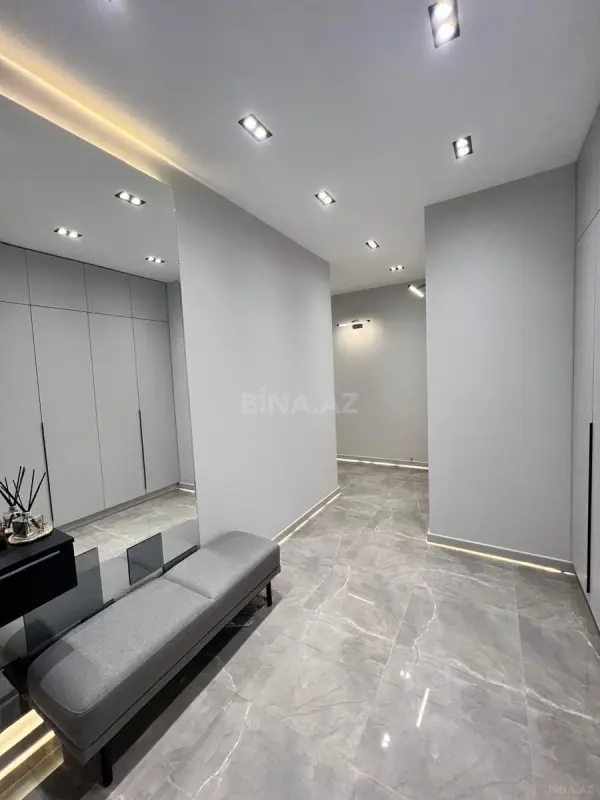 Satılır 3 otaqlı mənzil 143 m²