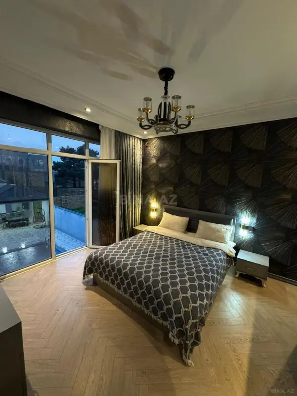 Satılır 5 otaqlı həyət evi 240 m²