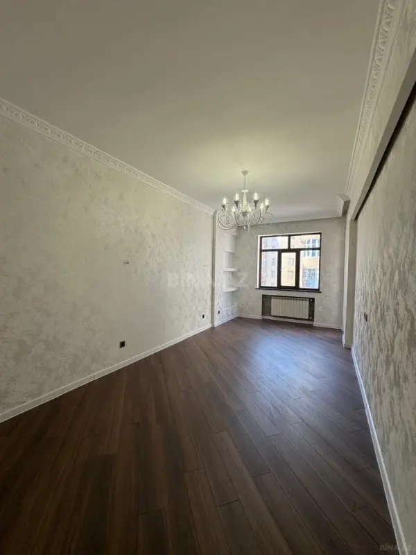 Satılır 3 otaqlı mənzil 130 m²