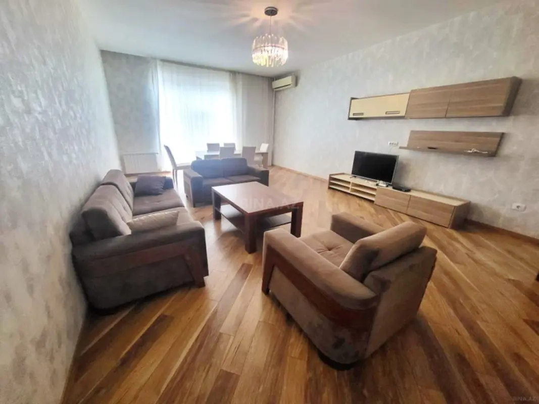 Satılır 4 otaqlı mənzil 180 m²