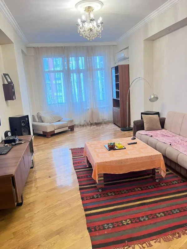 Satılır 2 otaqlı mənzil 92 m²