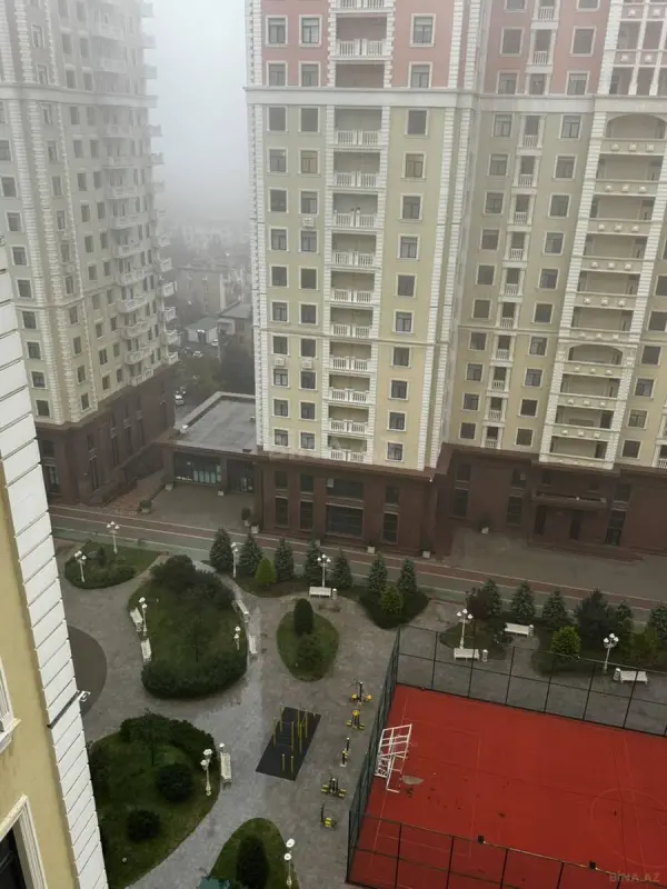 Satılır 4 otaqlı mənzil 185 m²