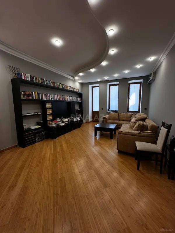 Satılır 3 otaqlı mənzil 110 m²