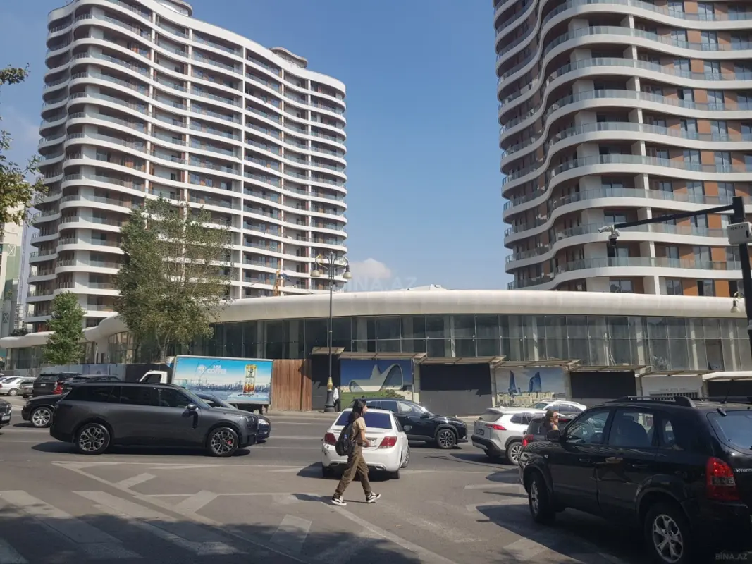Satılır 4 otaqlı mənzil 272.4 m²