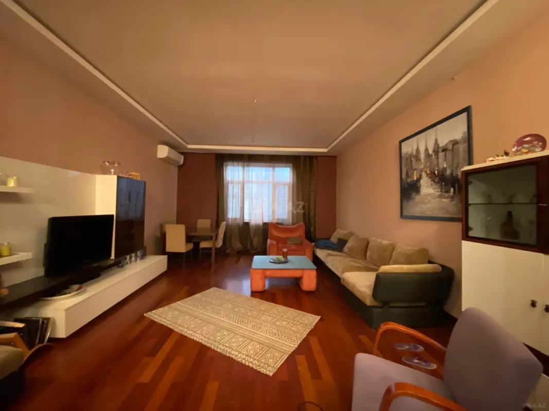Satılır 3 otaqlı mənzil 135 m²