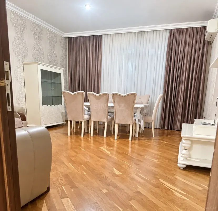 Kirayə verilir 3 otaqlı mənzil 130 m²