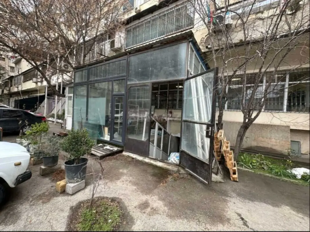 Satılır obyekt 180 m²