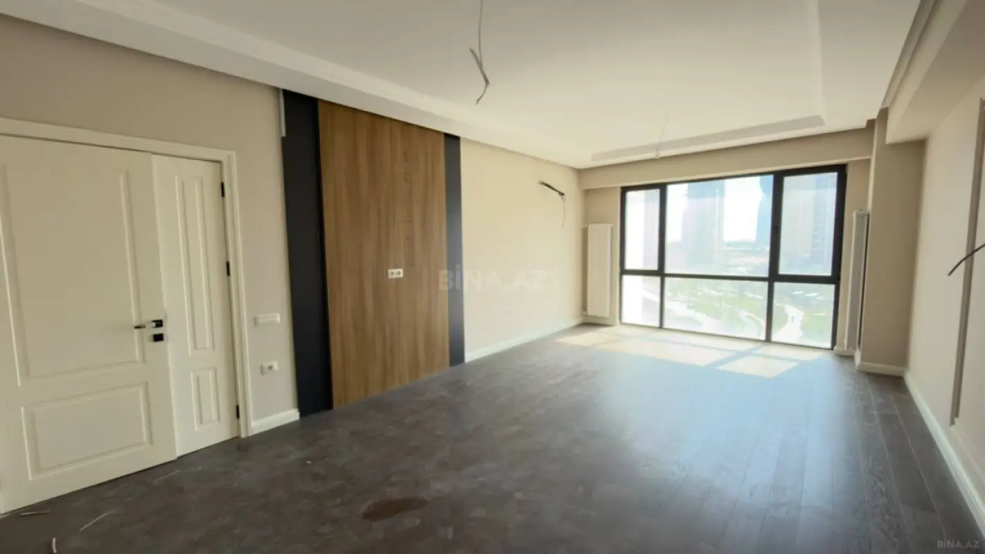 Satılır 4 otaqlı mənzil 128 m²