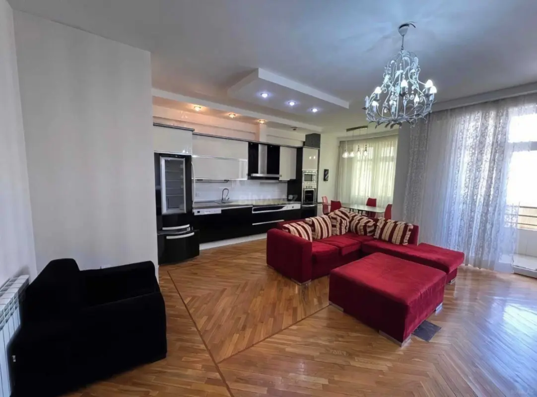 Kirayə verilir 2 otaqlı mənzil 85 m²
