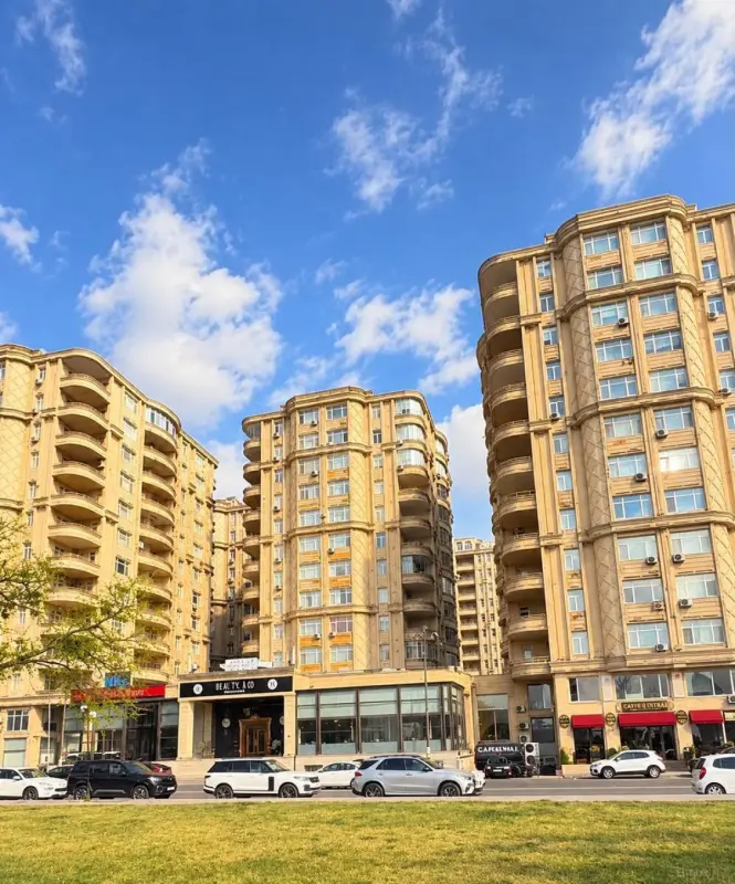 Satılır 3 otaqlı mənzil 130 m²