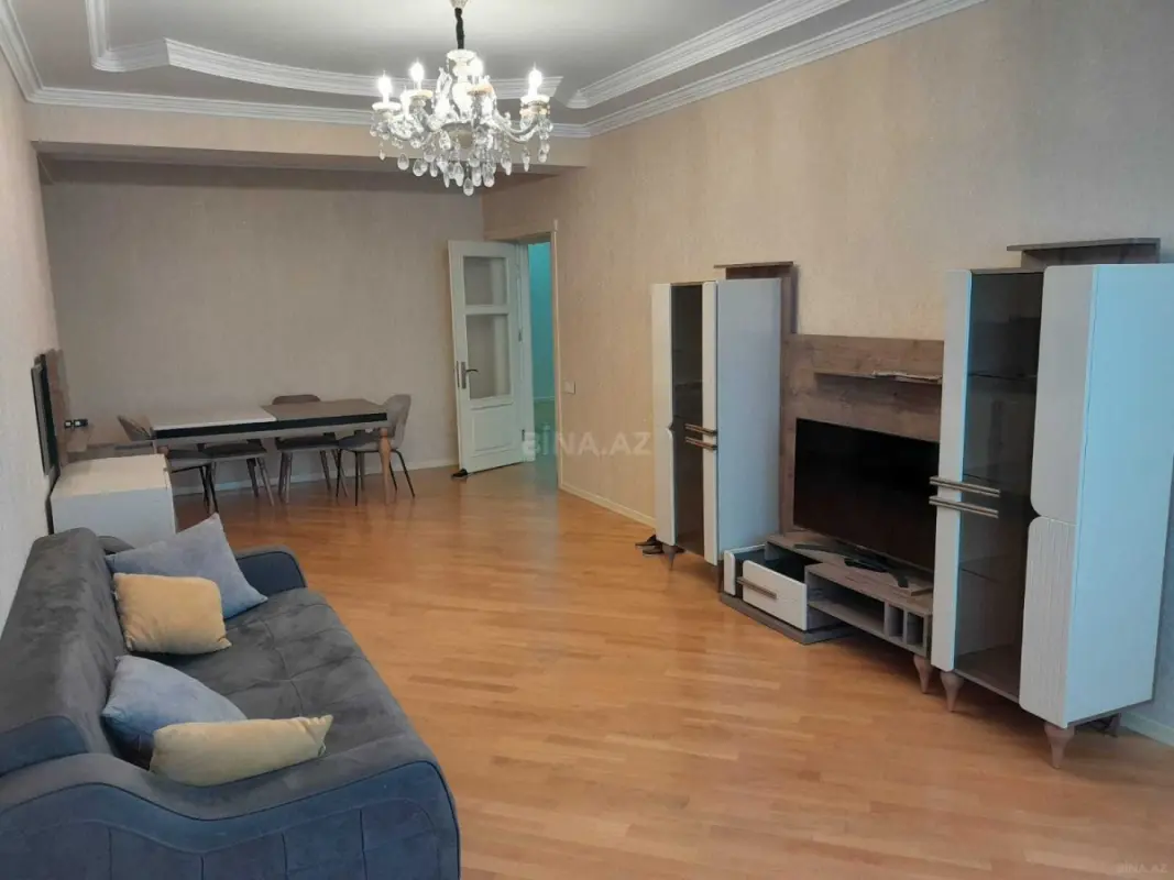 Kirayə verilir 4 otaqlı mənzil 190 m²