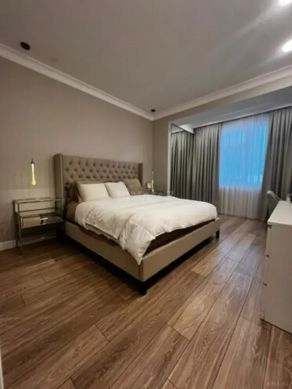 Satılır 3 otaqlı mənzil 127 m²