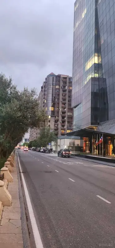 Kirayə verilir 2 otaqlı mənzil 102 m²