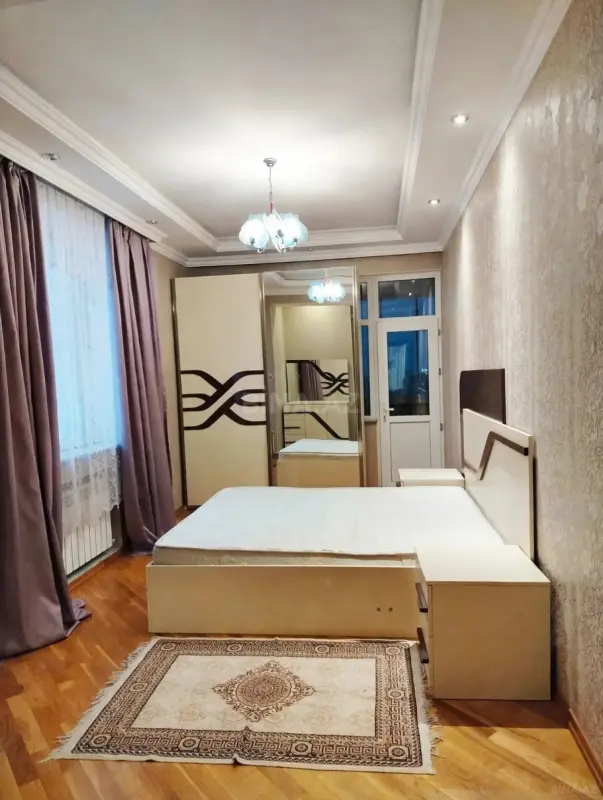 Kirayə verilir 2 otaqlı mənzil 78 m²