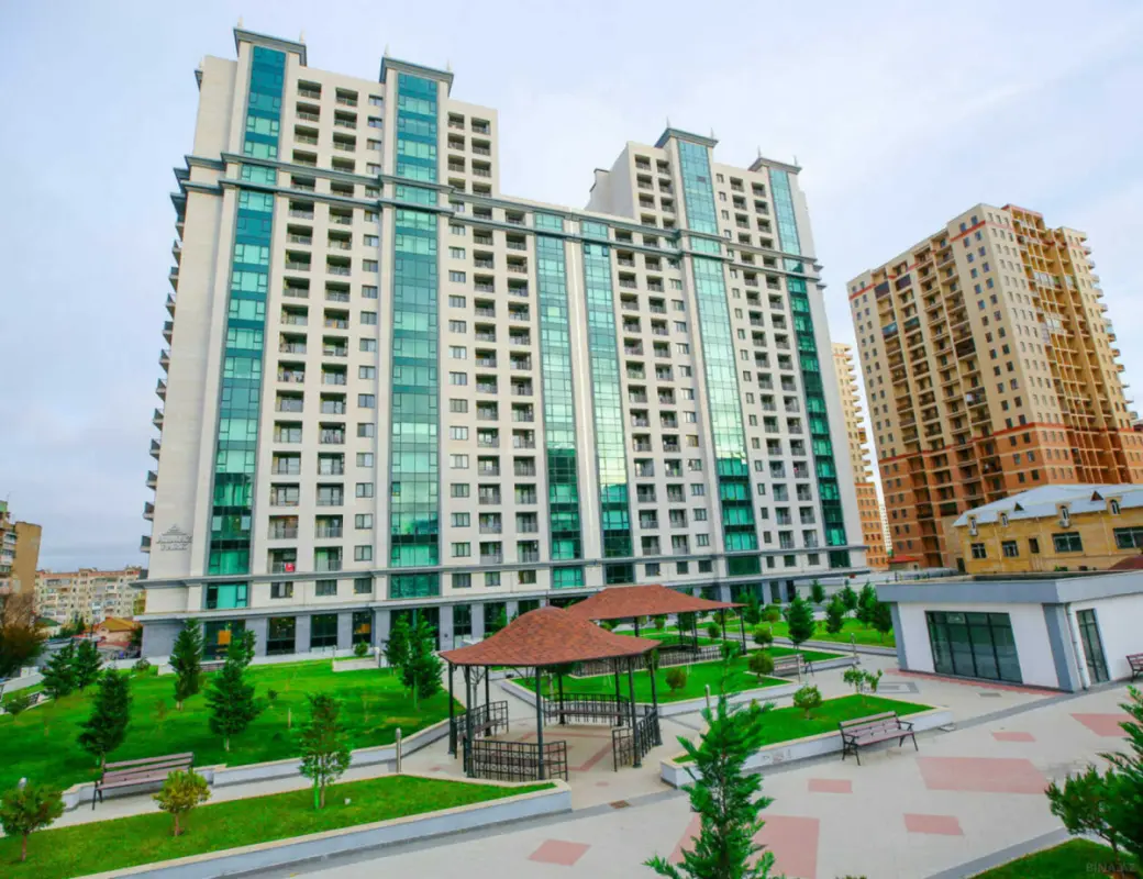Kirayə verilir 4 otaqlı mənzil 180 m²