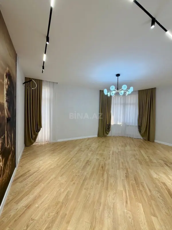 Satılır 3 otaqlı mənzil 125 m²