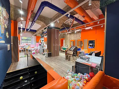 Kirayə verilir obyekt 550 m² — Bakı, Sahil qəs. 550.00 m²