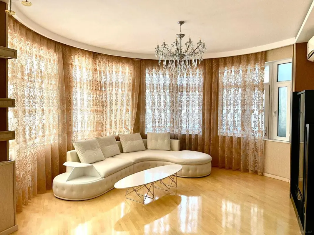 Kirayə verilir 2 otaqlı mənzil 130 m²
