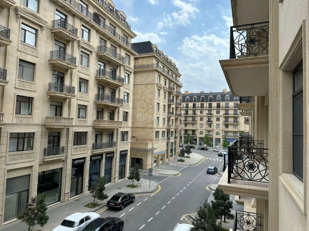 Kirayə verilir 2 otaqlı mənzil 93 m²