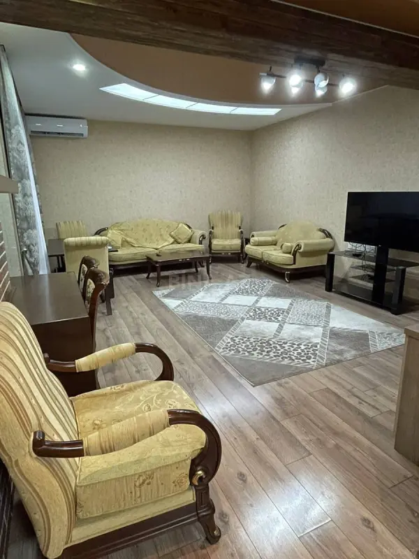 Kirayə verilir 3 otaqlı mənzil 130 m²