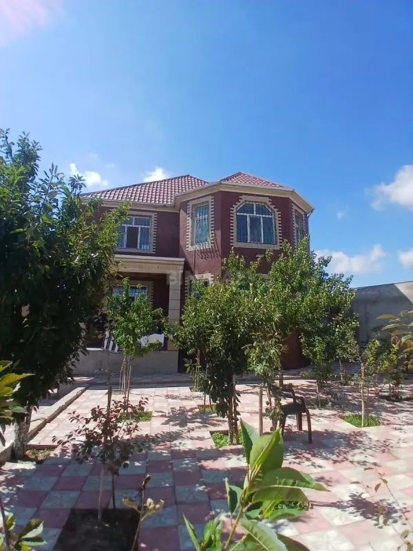 Satılır 6 otaqlı həyət evi 200 m²