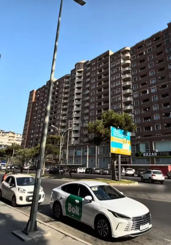 Satılır 3 otaqlı mənzil 145 m²