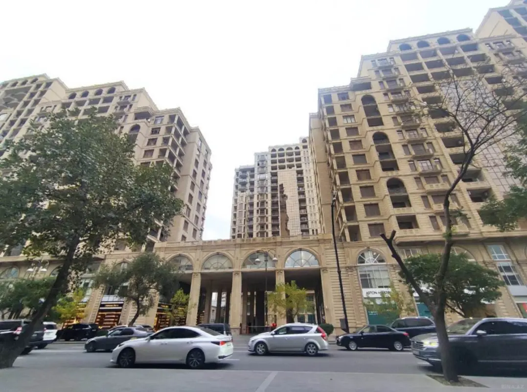 Satılır 3 otaqlı mənzil 220 m²