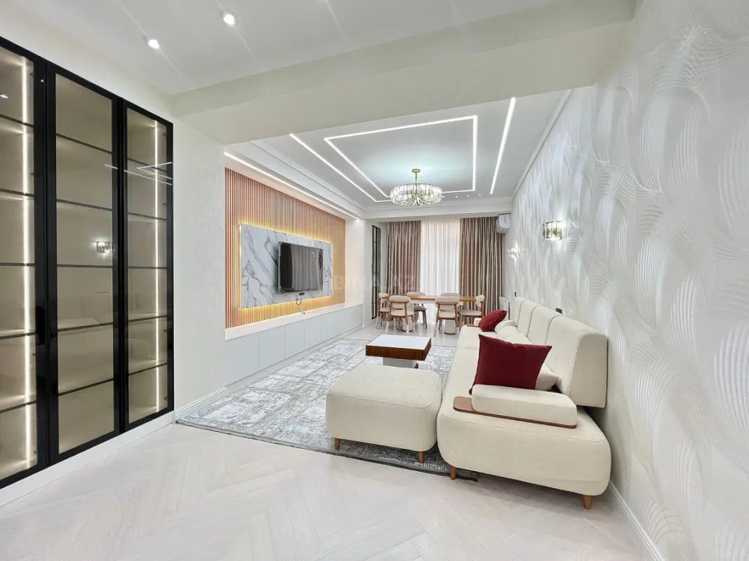 Satılır 4 otaqlı mənzil 185 m²