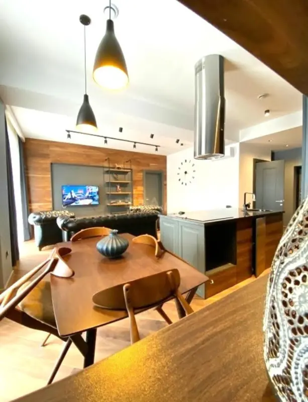 Kirayə verilir 2 otaqlı mənzil 85 m²
