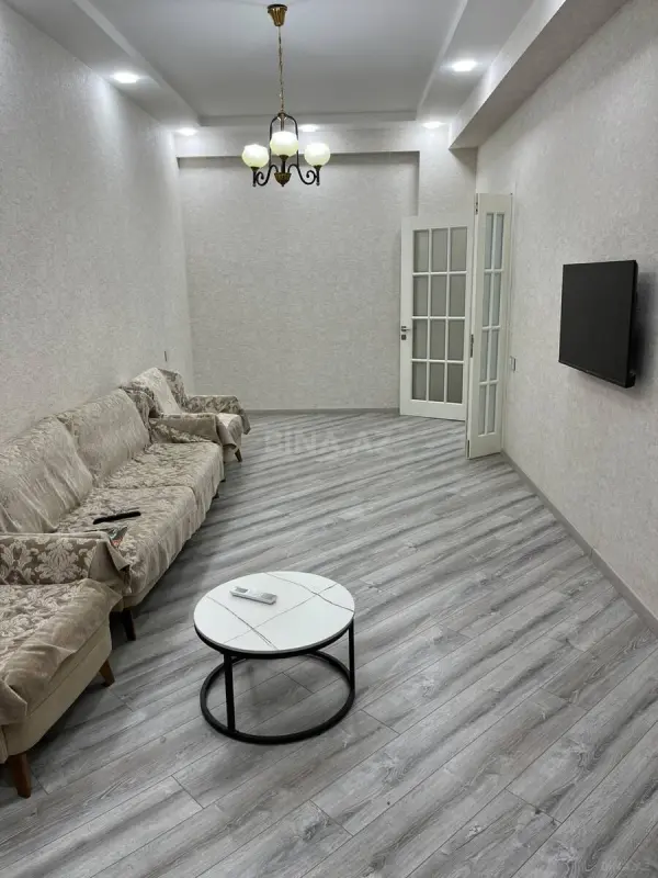 Kirayə verilir 2 otaqlı mənzil 93 m²