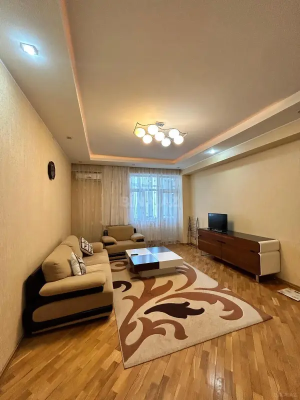 Kirayə verilir 2 otaqlı mənzil 110 m²