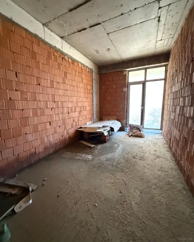 Satılır 4 otaqlı mənzil 280 m²