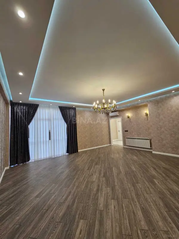 Satılır 4 otaqlı mənzil 232 m²