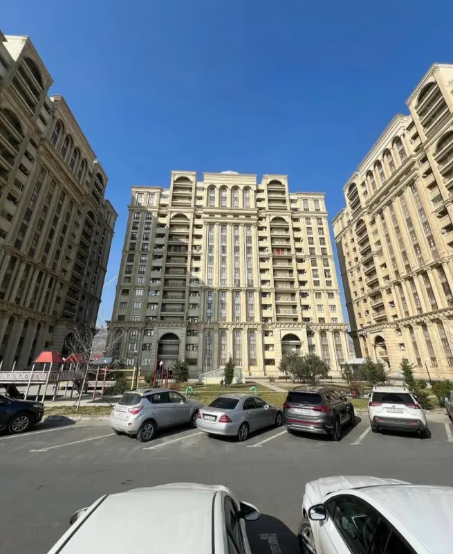 Satılır 3 otaqlı mənzil 125 m²