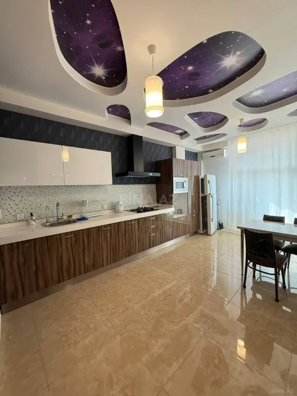 Kirayə verilir 4 otaqlı mənzil 140 m²