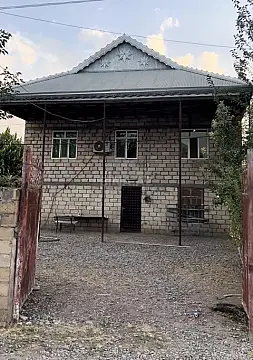 Satılır 10 otaqlı həyət evi 130 m² — Beyləqan 10 otaq 130.00 m²