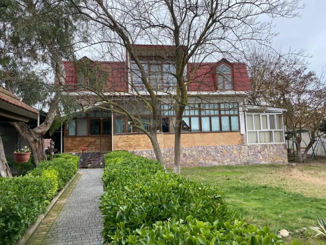 Satılır 6 otaqlı həyət evi 250 m²