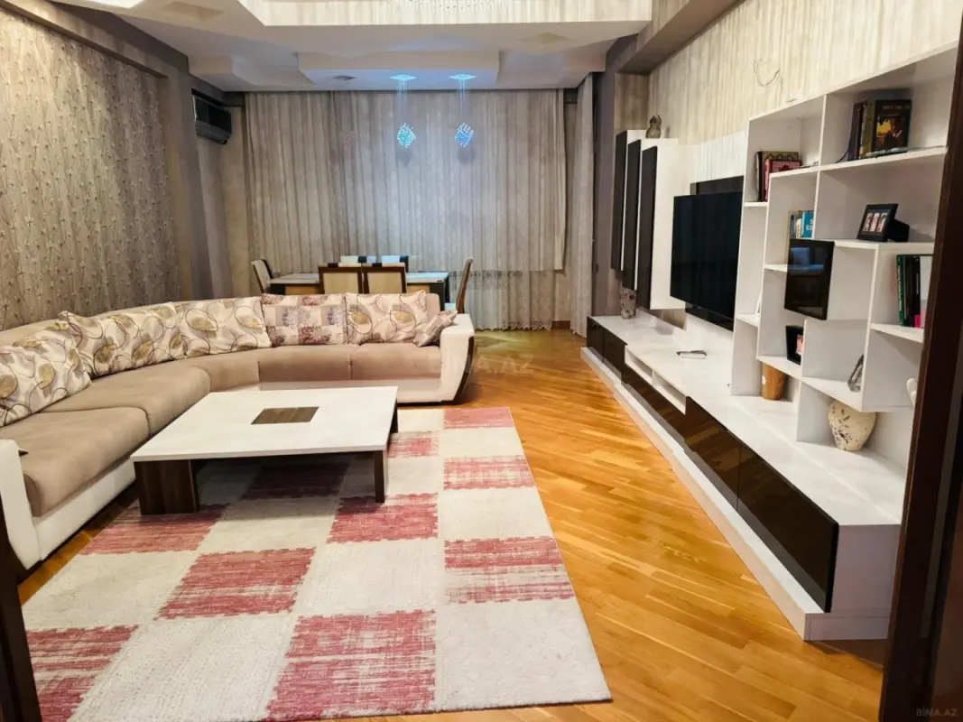 Kirayə verilir 3 otaqlı mənzil 135 m²