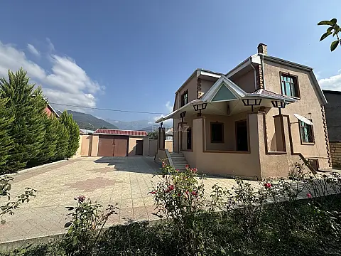 Satılır 4 otaqlı həyət evi 160 m² — Oğuz 4 otaq 160.00 m²