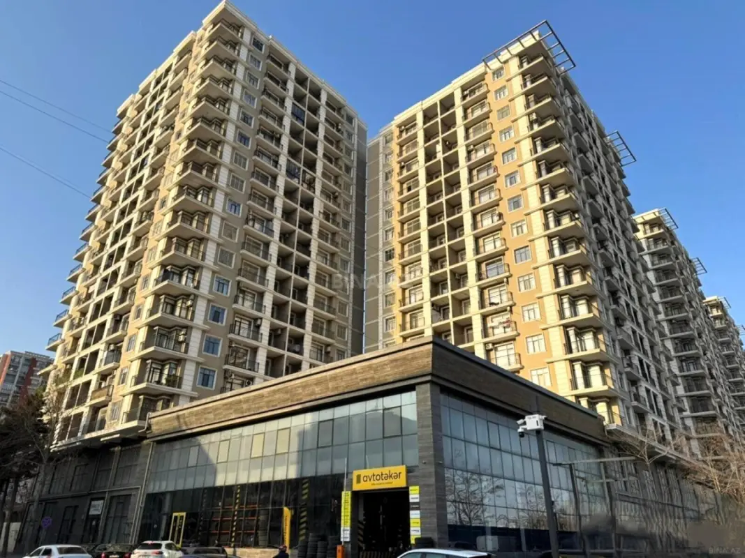 Satılır 4 otaqlı mənzil 182 m²