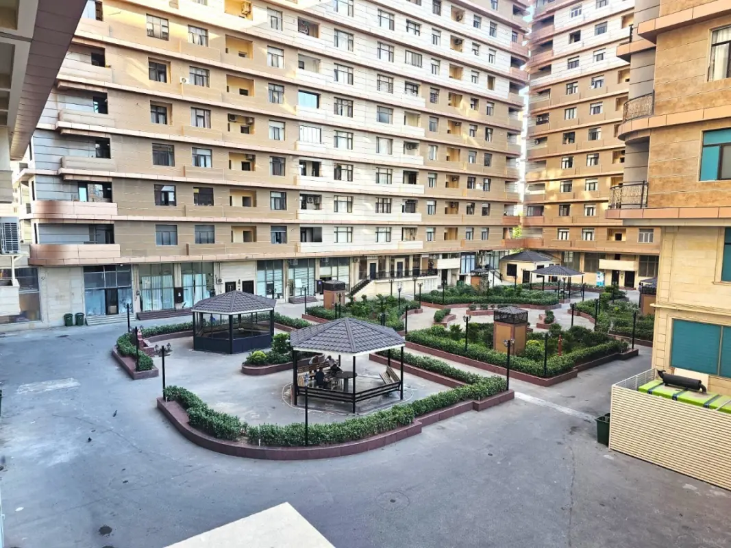 Satılır 3 otaqlı mənzil 132 m²